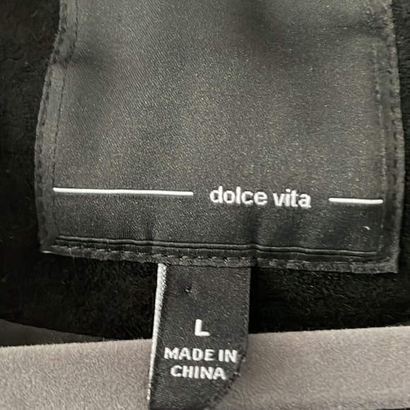 Black jacket with fringe on bottom, size large - Picture 2 of 4